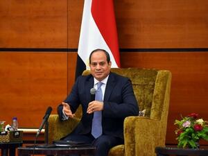 President Abdel Fattah al-Sisi speaking during a meeting with Sudanese politicians, thinkers, and journalists. (AFP/File)