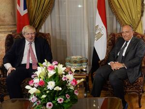 British Foreign Secretary Boris Johnson (L) meets with his Egyptian counterpart Sameh Shoukry on February 25, 2017, in the capital Cairo. (AFP/Stringer)