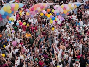 Egyptian Muslims release balloons at the end of prayers on the first day of Eid al-Fitr holiday that marks the end of the holy fasting month of Ramadan on June 25, 2017, in Cairo. (Samer Abdullah/AFP)