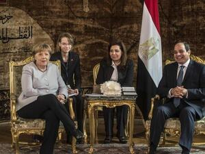 Egyptian President Abdel Fattah El-Sisi (R) meets with German Chancellor Angela Merkel at the presidential palace in Cairo on March 2, 2017. (AFP/File)