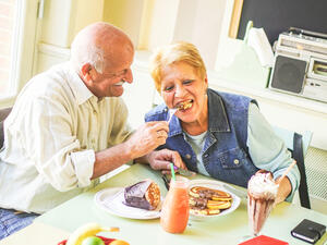 نعرف جميعاً أن الألياف تساعد كثيراً في حل مشاكل الجهاز الهضمي