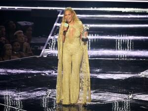 Beyonce accepted the Best Female Video award from Team USA's gold medallist gymnasts. (AFP/Jason Kempin)
