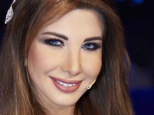 After meeting with Nancy, all five fans had the chance to take a selfie with the singer. (File photo)