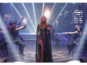 Carole Samaha singing her heart out on stage "The Lady". (Image: Facebook)