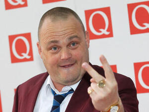 British comedian Al Murray throws up the deuces to Dubai.