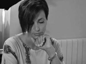 Farah is one sad daughter as she says goodbye to her deceased dad. (Image: Facebook)
