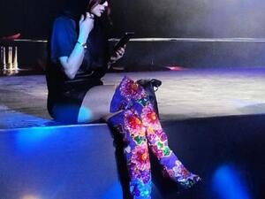 If her boots are any indicator, Haifa Wehbe's welcome in the New Year concert is gonna be one gaudy affair.