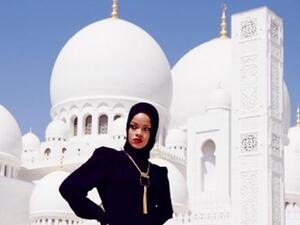 Rihanna striking a pose in front of the mosque (Image: Instagram)