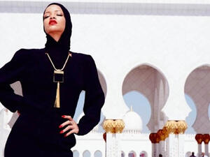 Rihanna isn't exactly cartoon material yet as she poses in front of Abu Dhabi Grand Mosque! (Image: Instagram)