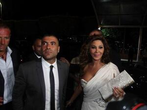 Wael Kfouri worries about his marital reputation while standing next to Elissa at Murex D'or Ceremony (Photos courtesy of Facebook)