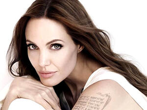 النجمة العالمية أنجلينا جولي