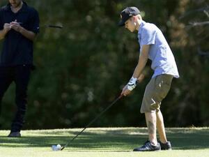 Hole in One! The Bieb plays golf.