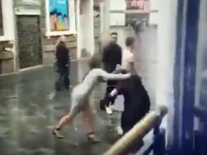 حارس نادي ليلي يضرب امرأة