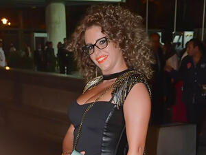 الفنانة دنيا عبدالعزيز
