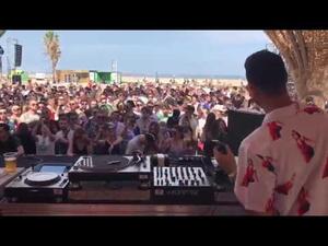 حفل دي جي على أحد شواطيء برشلونة