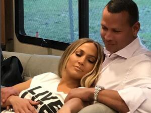 جنيفر لوبيز مع حبيبها أليكس رودريغز