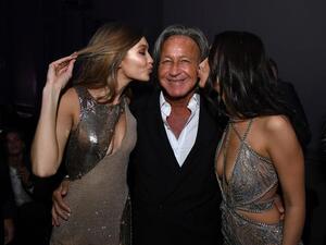 محمد حديد وابنتاه جيجي وبيلا