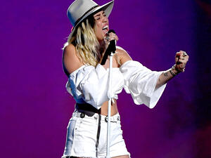 Miley Cyrus teared-up during her 2017 Billboard Music Award performance—debuting the new Miley Cyrus. (Ethan Miller / GETTY IMAGES NORTH AMERICA / AFP)