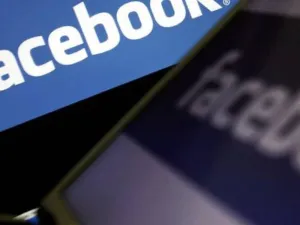 زوكيربيرغ: أوقفنا "شبكة حسابات تضلل الناس"