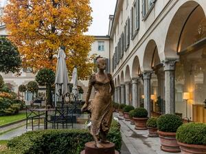 مانولو بلانيك يصمم إصدارات حصرية لضيوف فندق فورسيزونز ميلانو