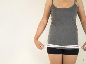 دهون البطن والأرداف من أكثر المشكلات المزعجة التي يعاني منها الجميع

