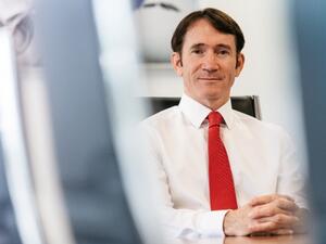 غافين هاليداي في منصب المدير الإداري لمجموعة هلا