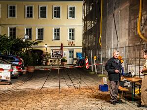 Officers are seen at police cordon near the site of a suicide attack in the southern German city of Ansbach on 25 June, 2016. (AFP/DPA)