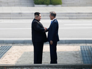 أبدى الزعيم الكوري الشمالي لرئيس كوريا الجنوبية الجمعة استعداده لزيارة سيول بأي وقت