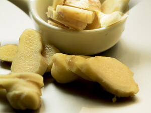 من فوائد الزنجبيل في الشتاء أنه يزيد تعرق الجسم