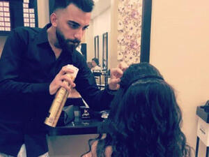 تصفيفات شعر ناعمة بأنامل مصفف الشعر "مؤمن أبو لبن" 