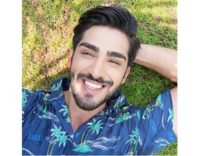 The 24MP front AI-camera of the HUAWEI nova 3 is able to distinguish a human face from the background. 