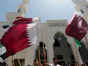 Palestinian officials called on Qatar to stop sending funds to Hamas movement in the Gaza Strip (Twitter)