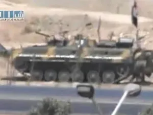دبابة للجيش السوري في مدينة حماة