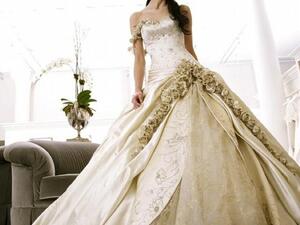 عروس في طريقها إلى الحفل 