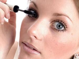 الماسكارا تزيد من إتساع العين في الصباح