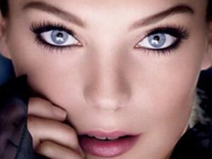 تجنبي مجمل الرموش باللون الأسود.