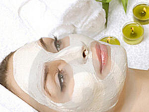 الأقنعة المصنوعة من الزهور للعناية بالبشرة