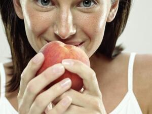 تناول الفواكه الغنية بالماء يساعد على الشعور بالشبع