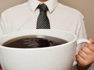 القهوة تحتوي على كافيين اكثر من الشاي 