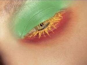 هل تجرؤين على تجربة الماسكارا الصفراء الجديدة؟