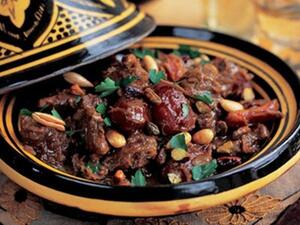 طاجن اللحم بالتمر 