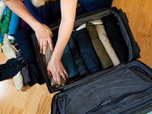 نقدم لك أفكارنا الرائعة لحقيبة سفر صغيرة للإجازات القصيرة