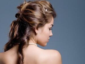 للحصول على شعر صحّي، اشربي الكثير من الماء وتناول الكثير من الثمار والخضار