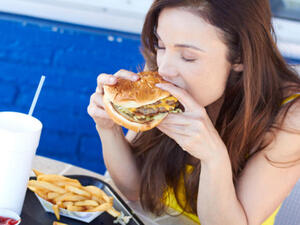 هل حميتك الغذائية تمنعك من الاستمتاع بطعامك؟ - صورة تعبيرية 