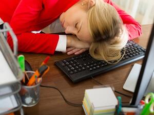 هل الغفوة أفضل من فنجان من القهوة؟ 