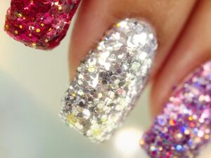 أظافر لامعة وبراقة أظافر لامعة وبراقة