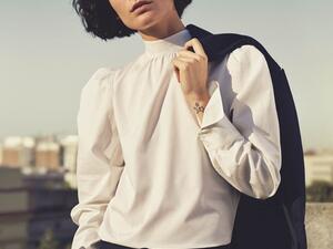 المرأة العصرية الانيقة المرأة العصرية الانيقة