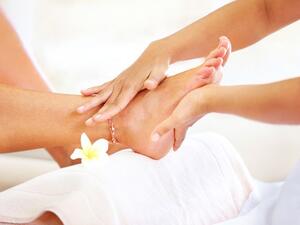 تشقق القدمين مشكلة لها خل