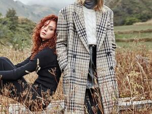 الصورة الترويجية لمعطف مانغو الجديد