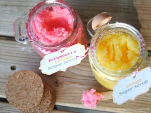 مقشر الليمون والتوت 